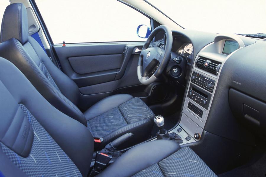  Opel Astra Coupe 2002 года  (фото 2 из 22)